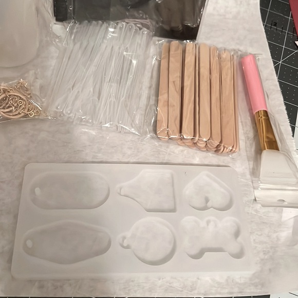 Epoxy resin tools kit for crafting ( resine not included) - Picture 7 of 8